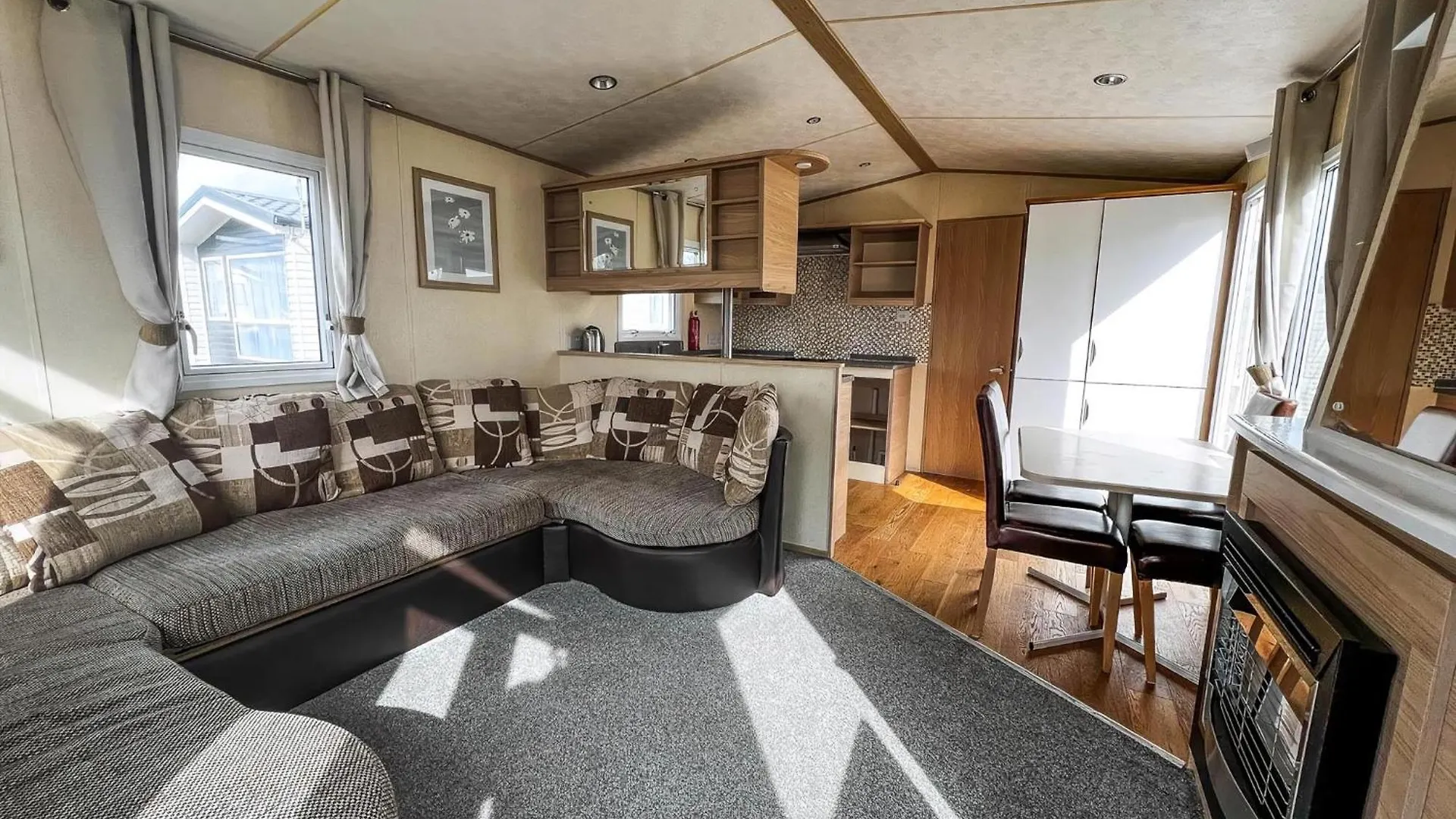 مكان تخييم Lovely 6 Berth Caravan With Free Wifi At Sand Le Mere, Yorkshire Ref 71011C Tunstall