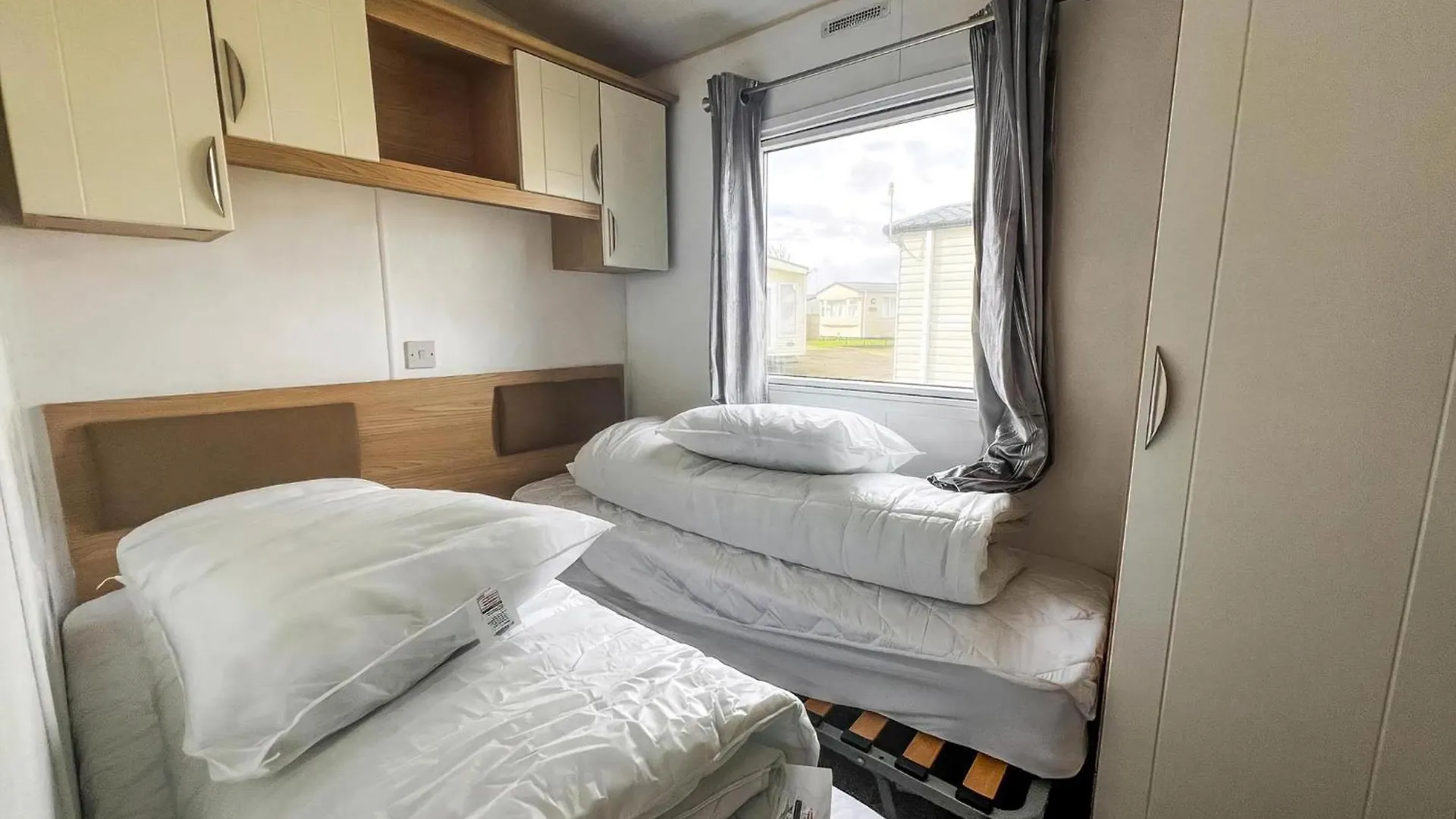 مكان تخييم Lovely 6 Berth Caravan With Free Wifi At Sand Le Mere, Yorkshire Ref 71011C Tunstall