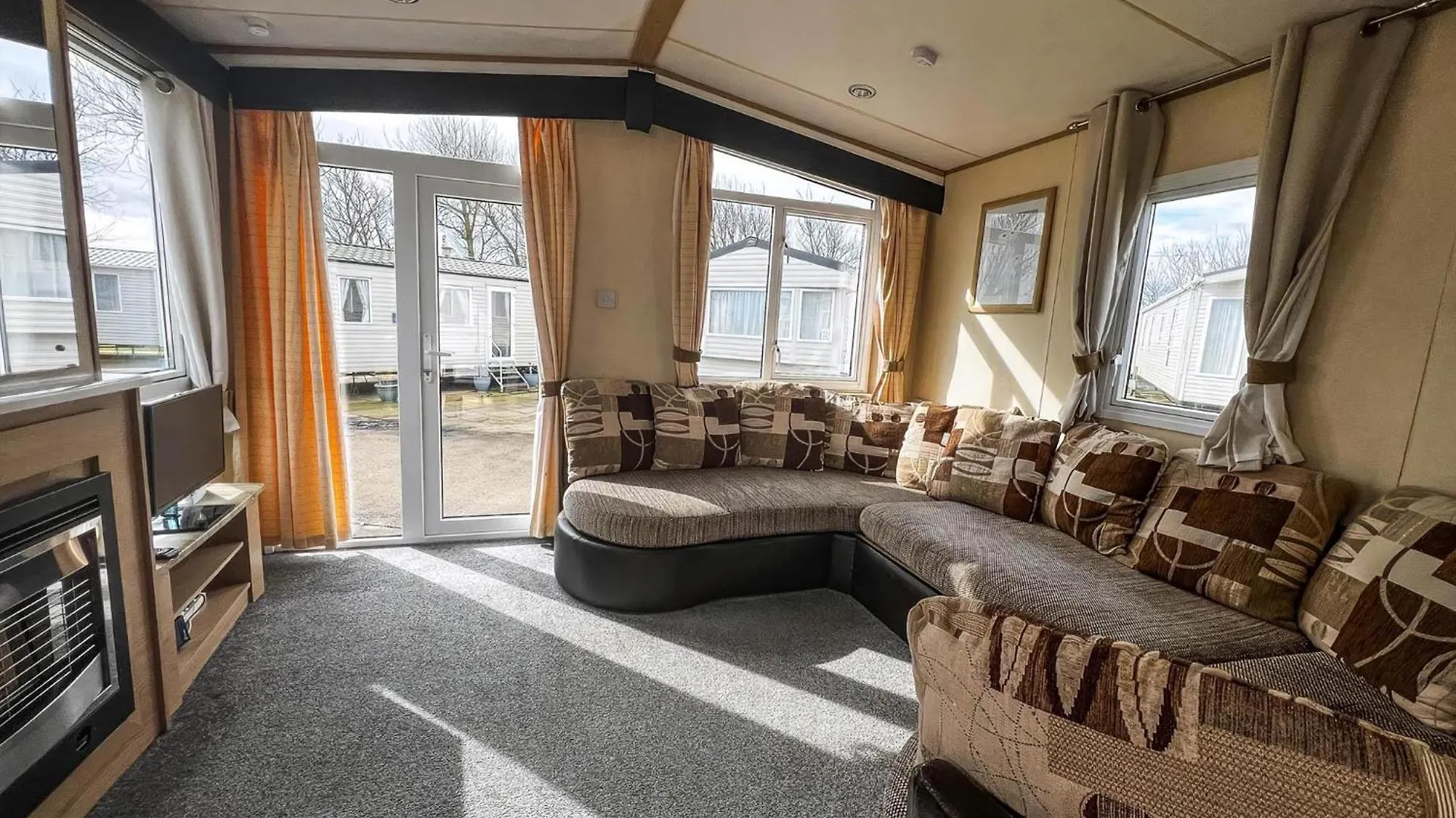 Lovely 6 Berth Caravan With Free Wifi At Sand Le Mere, Yorkshire Ref 71011C Tunstall  0*, Tunstall (East Riding of Yorkshire) المملكة المتحدة