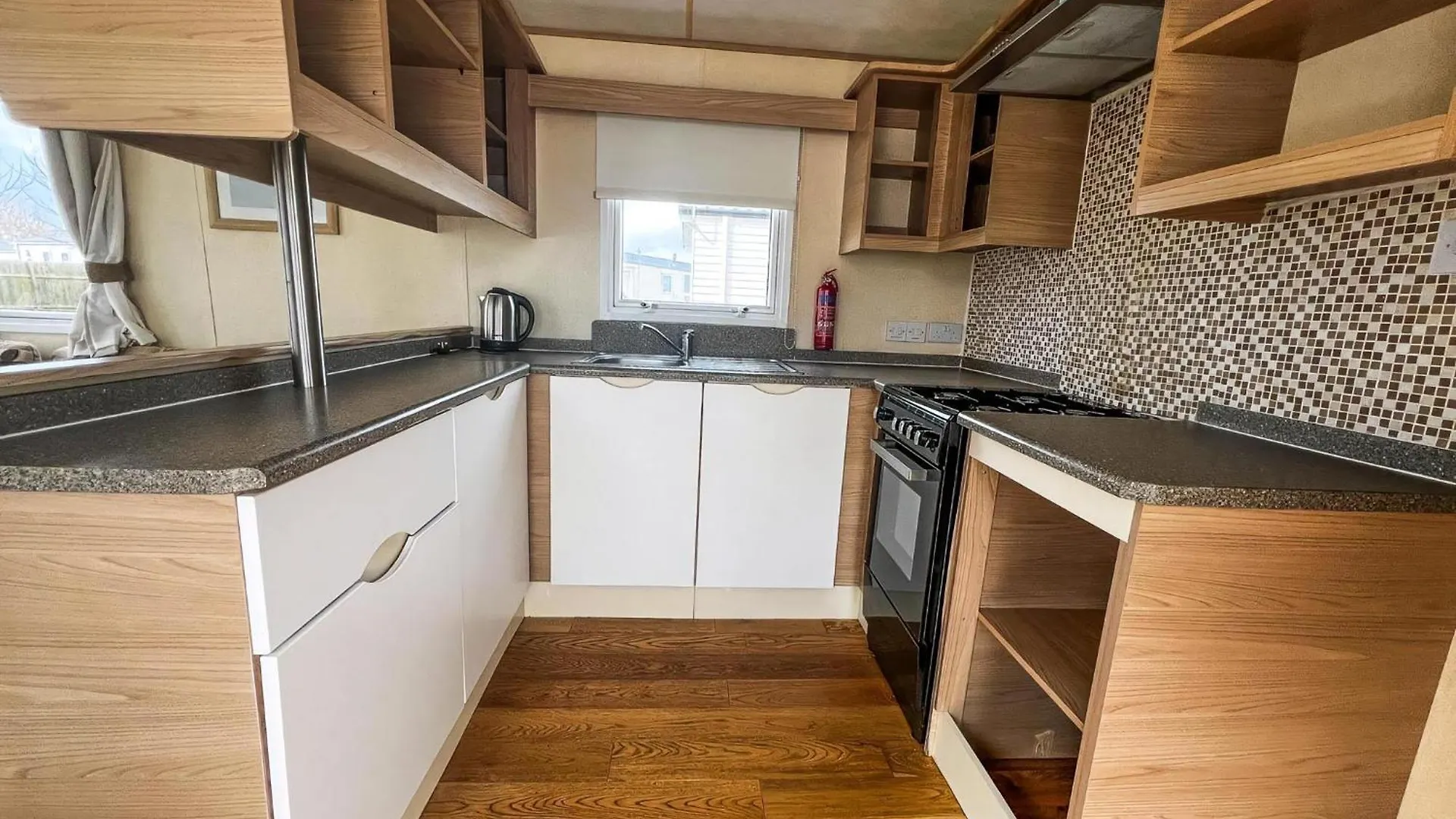 Lovely 6 Berth Caravan With Free Wifi At Sand Le Mere, Yorkshire Ref 71011C Tunstall  مكان تخييم Tunstall (East Riding of Yorkshire)