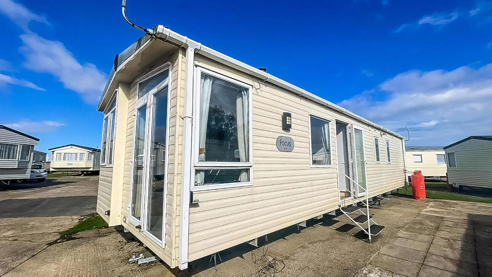 Lovely 6 Berth Caravan With Free Wifi At Sand Le Mere, Yorkshire Ref 71011C Tunstall